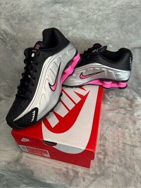 New in Box 🎟️ Nike Shox R4